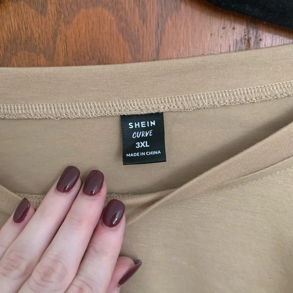 SHEIN Curve Asymmetrical Blouse - Picture 4 of 6